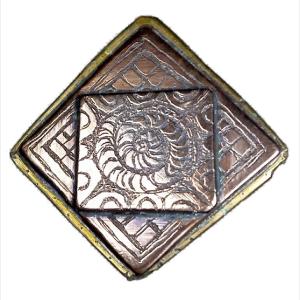 Quadratischer Messing- und Bronzeanhänger