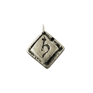 Anhänger mit Saturn-Symbol