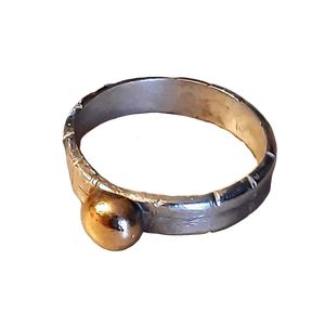 Silberring mit Bronzeperle